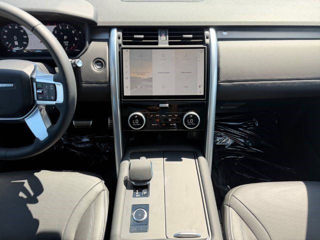 Certified 2026 Land Rover Discovery Limited Edition AWD/4WD image 15