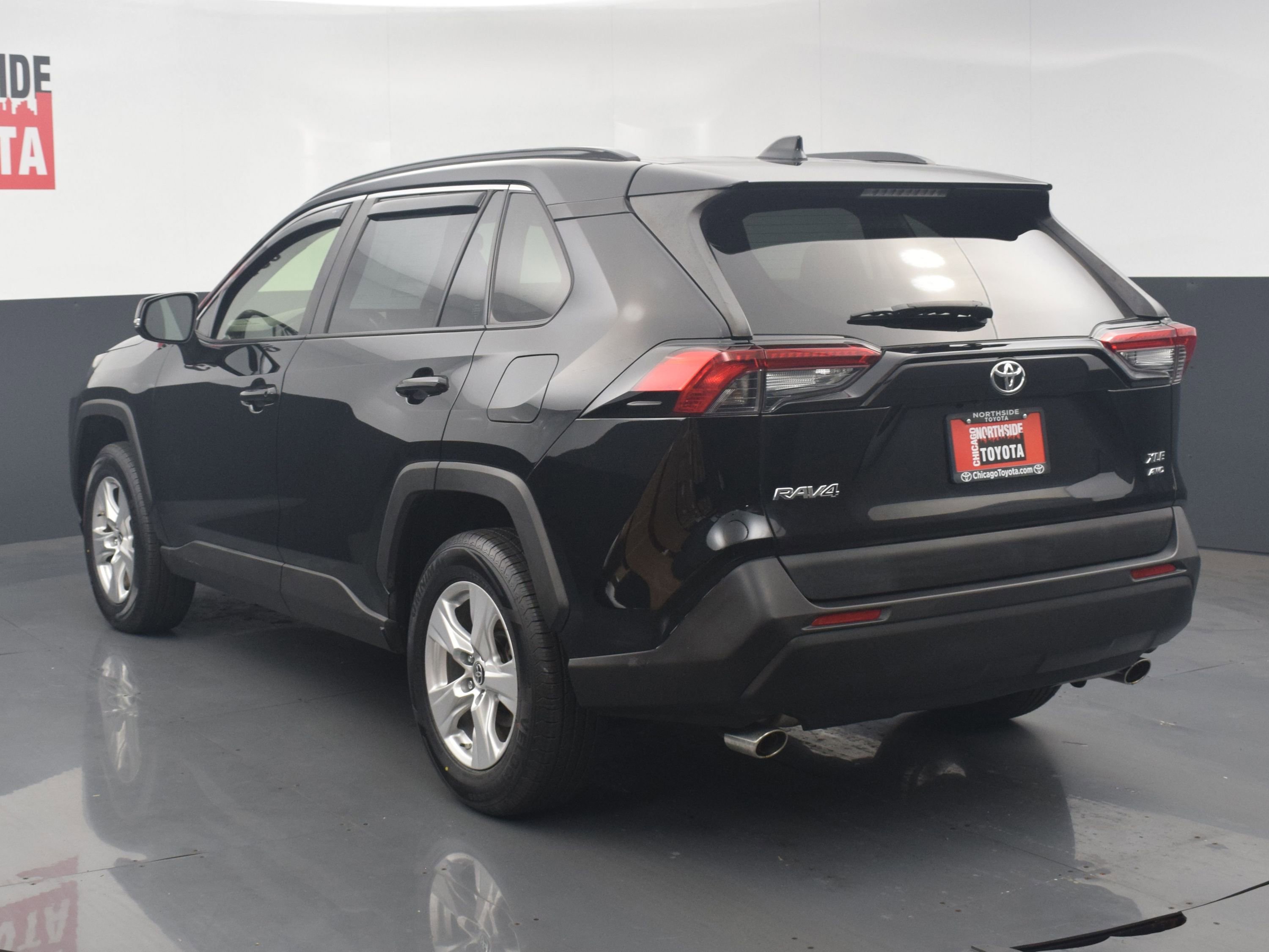 Used 2019 Toyota RAV4 XLE w/ Convenience Package AWD/4WD image 3