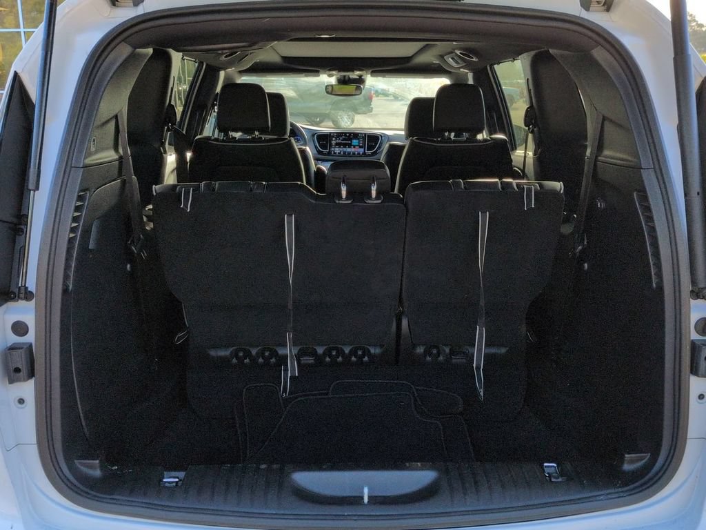 Used 2026 Chrysler Pacifica Limited FWD image 13