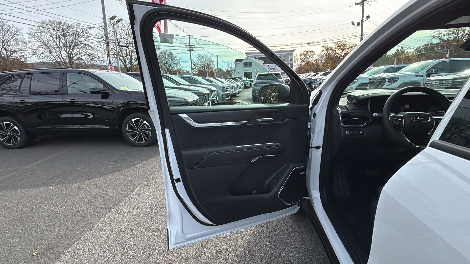 New 2026 GMC Acadia Elevation image 12