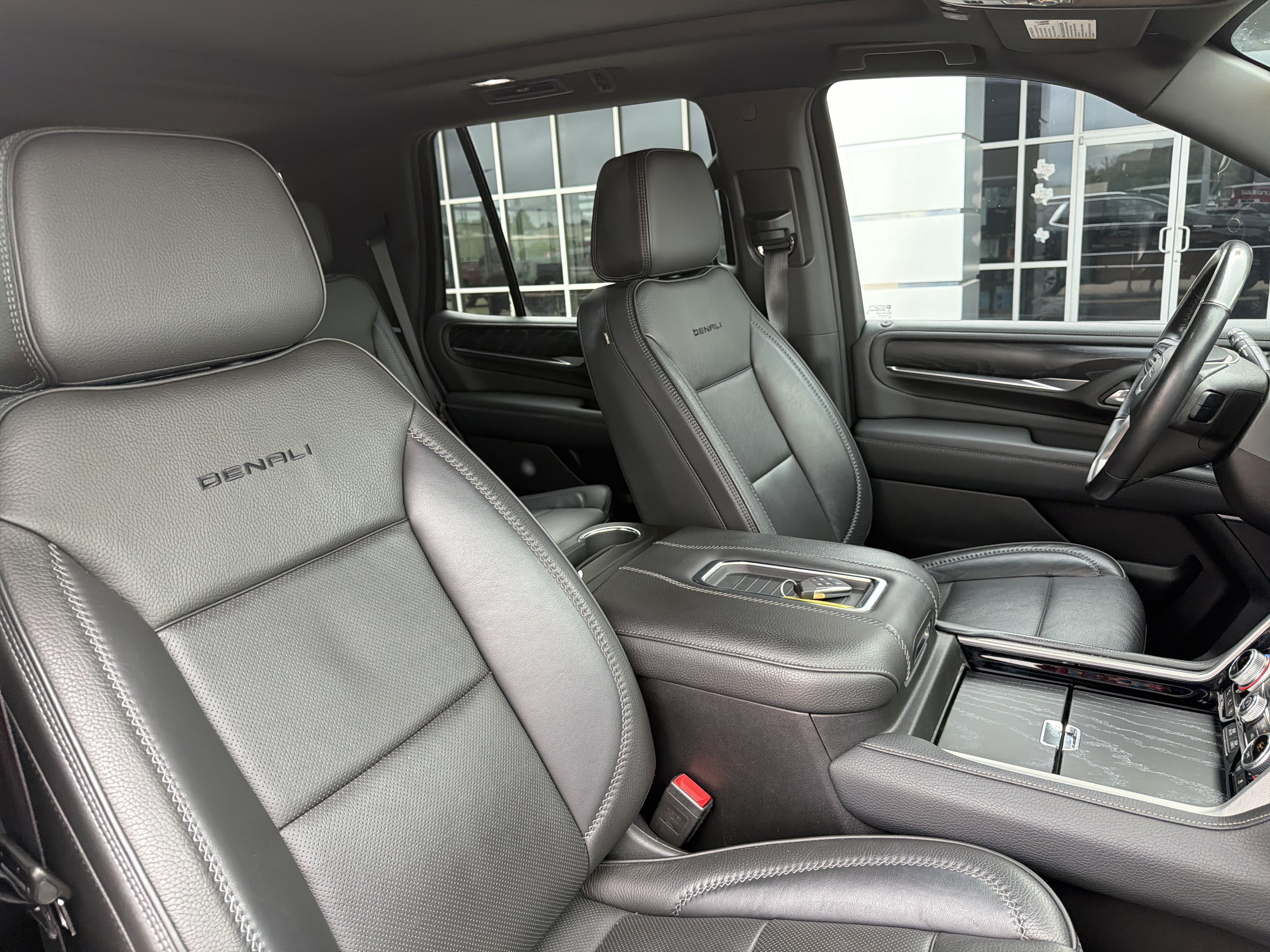 Used 2021 GMC Yukon Denali w/ Denali Premium Package RWD image 7