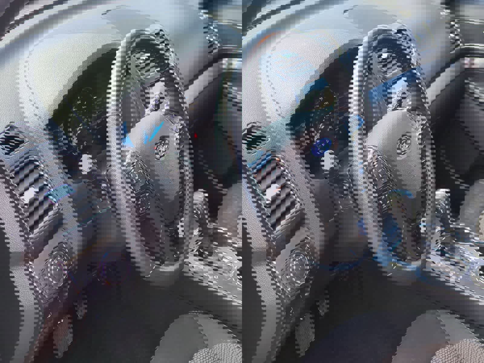 Used 2019 Ford Explorer XLT w/ Equipment Group 201A image 10