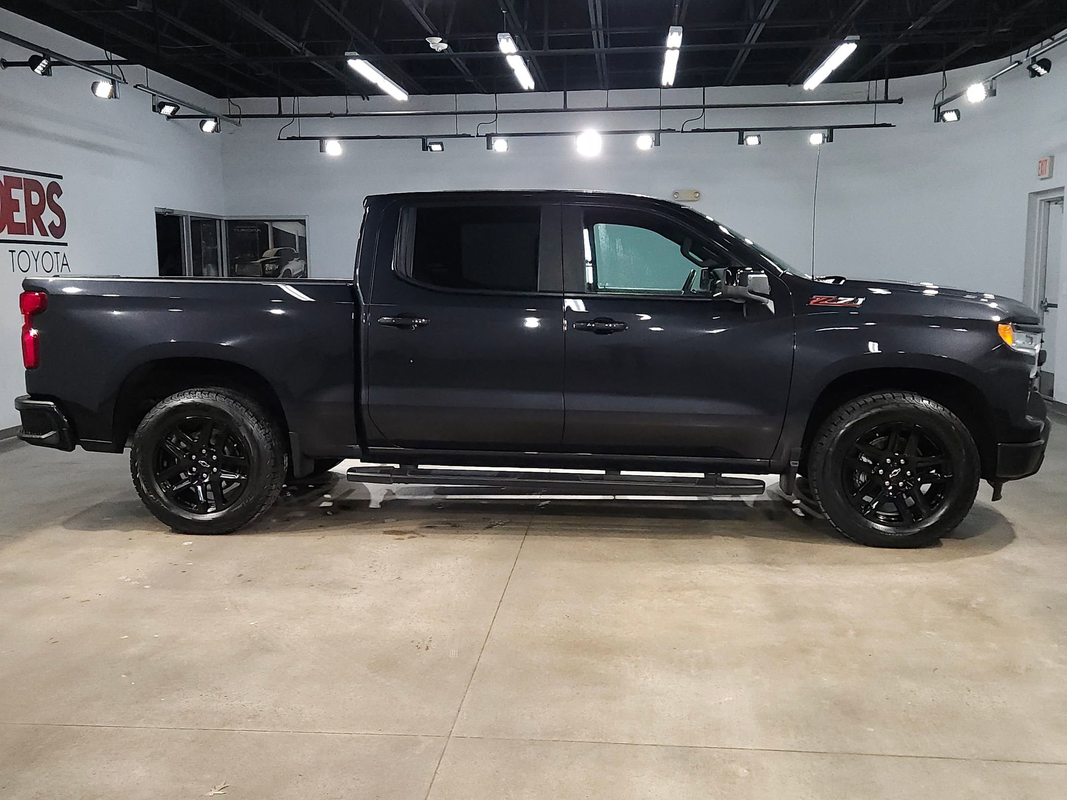 Used 2022 Chevrolet Silverado 1500 RST image 8