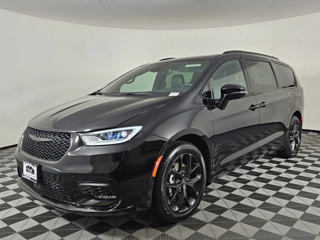 New 2026 Chrysler Pacifica Limited w/ S Appearance Package image 7