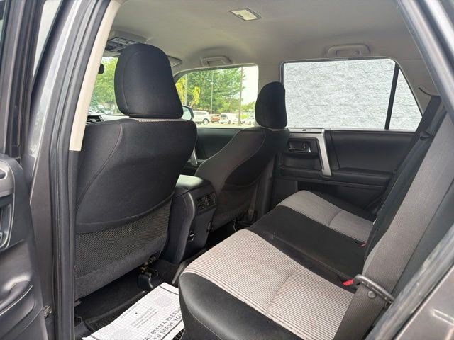 Used 2018 Toyota 4Runner SR5 AWD/4WD image 15