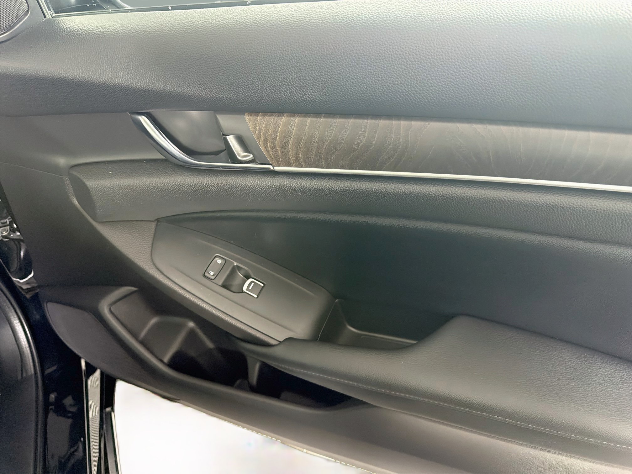 Used 2018 Honda Accord Touring image 32