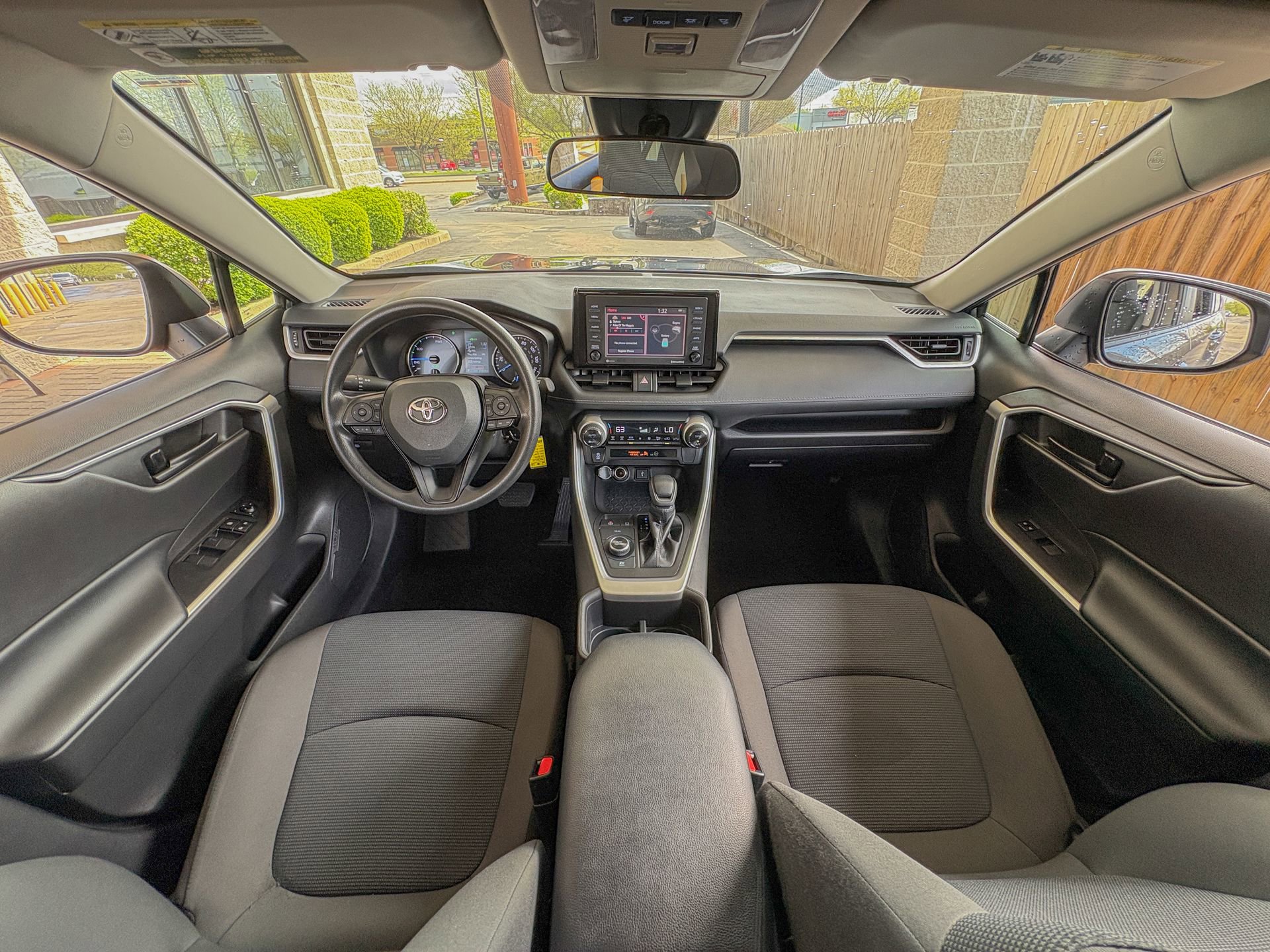 Used 2022 Toyota RAV4 LE AWD/4WD image 2