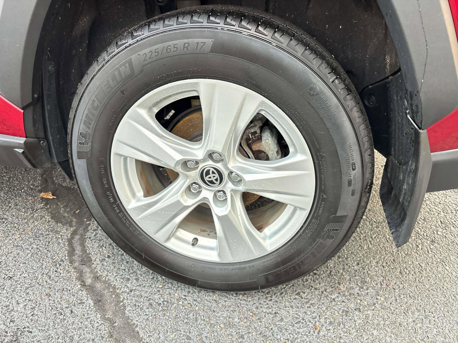 Used 2021 Toyota RAV4 XLE w/ Convenience Package image 23