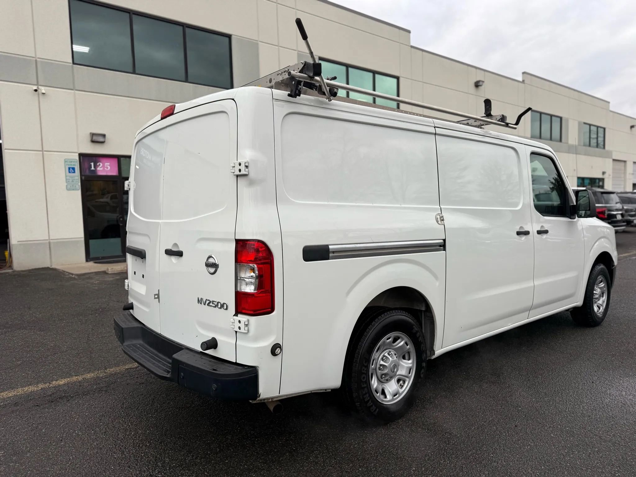 Used 2018 Nissan NV 2500 SV image 4