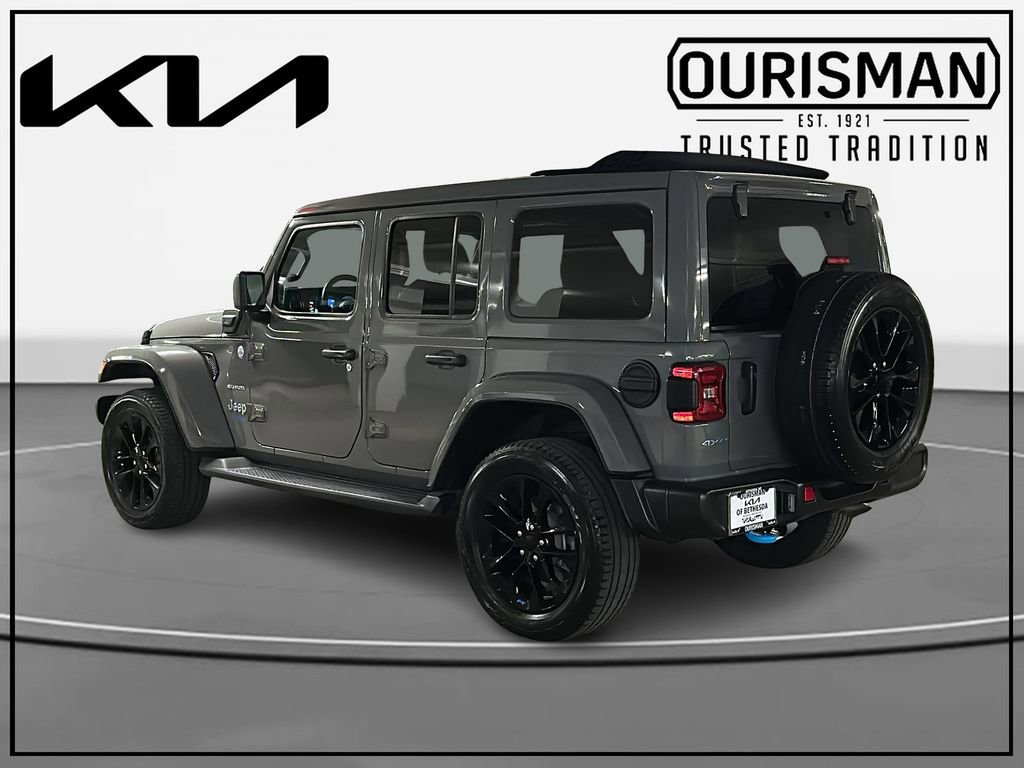 Used 2022 Jeep Wrangler Unlimited Sahara w/ Cold Weather Group AWD/4WD image 3