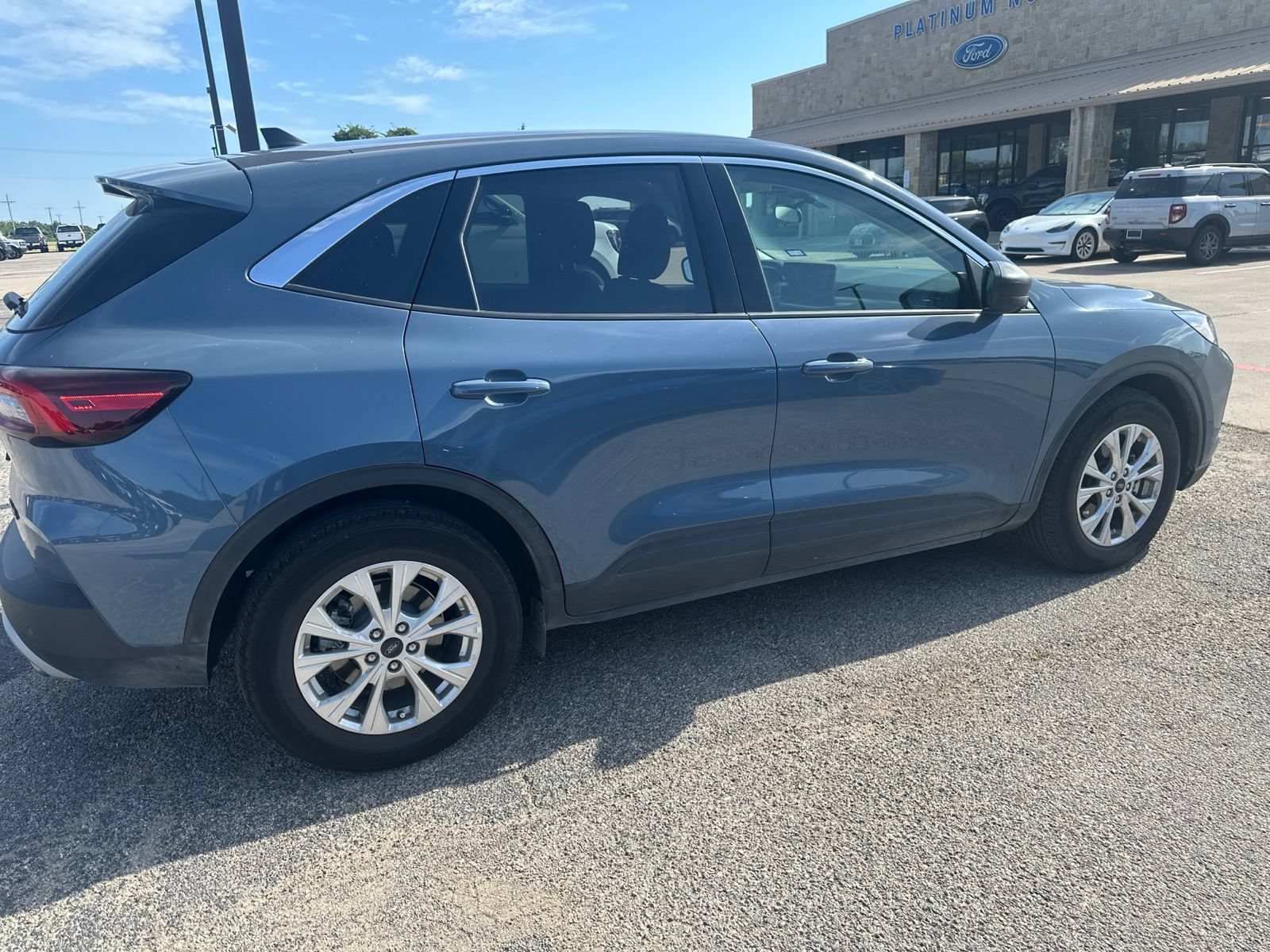 Used 2023 Ford Escape Active w/ Tech Pack #1 FWD image 6