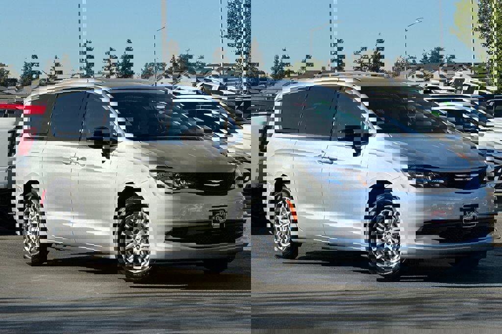 New 2026 Chrysler Voyager LX image 2