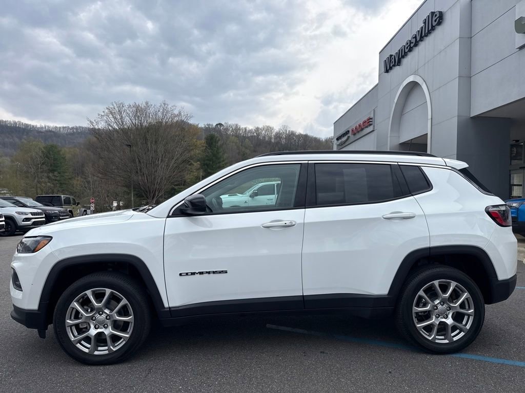 Used 2022 Jeep Compass Latitude image 9