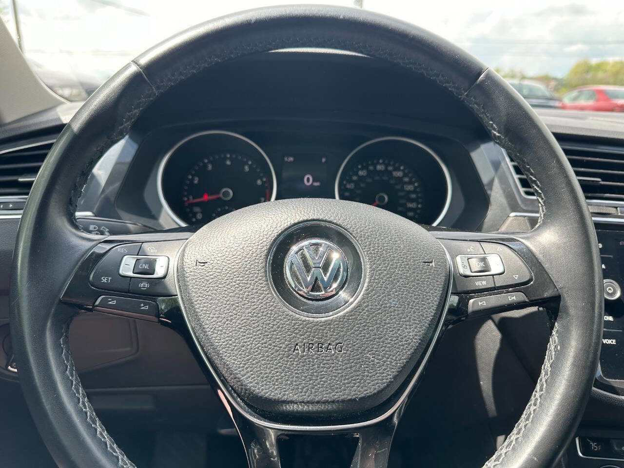 Used 2019 Volkswagen Tiguan SE w/ Panoramic Sunroof Package image 19