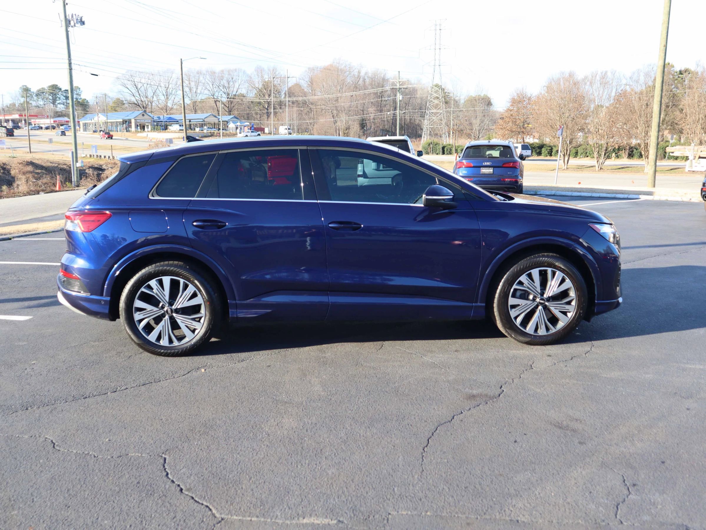 Used 2023 Audi Q4 e-tron Premium Plus w/ Premium Plus image 14