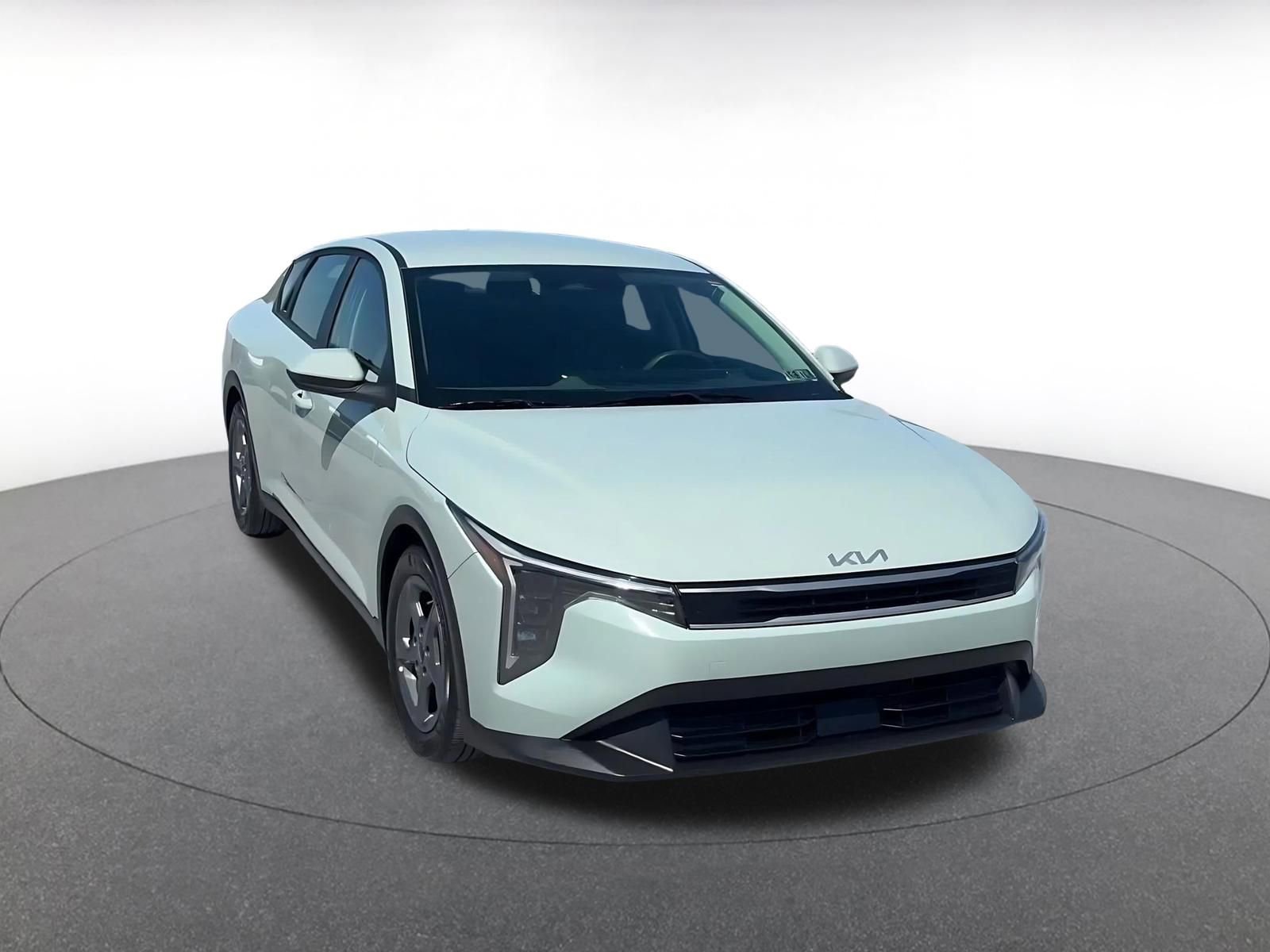 Used 2025 Kia K4 LXS image 3