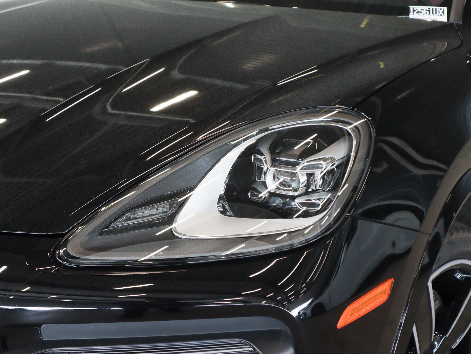 Certified 2023 Porsche Cayenne Platinum Edition image 28