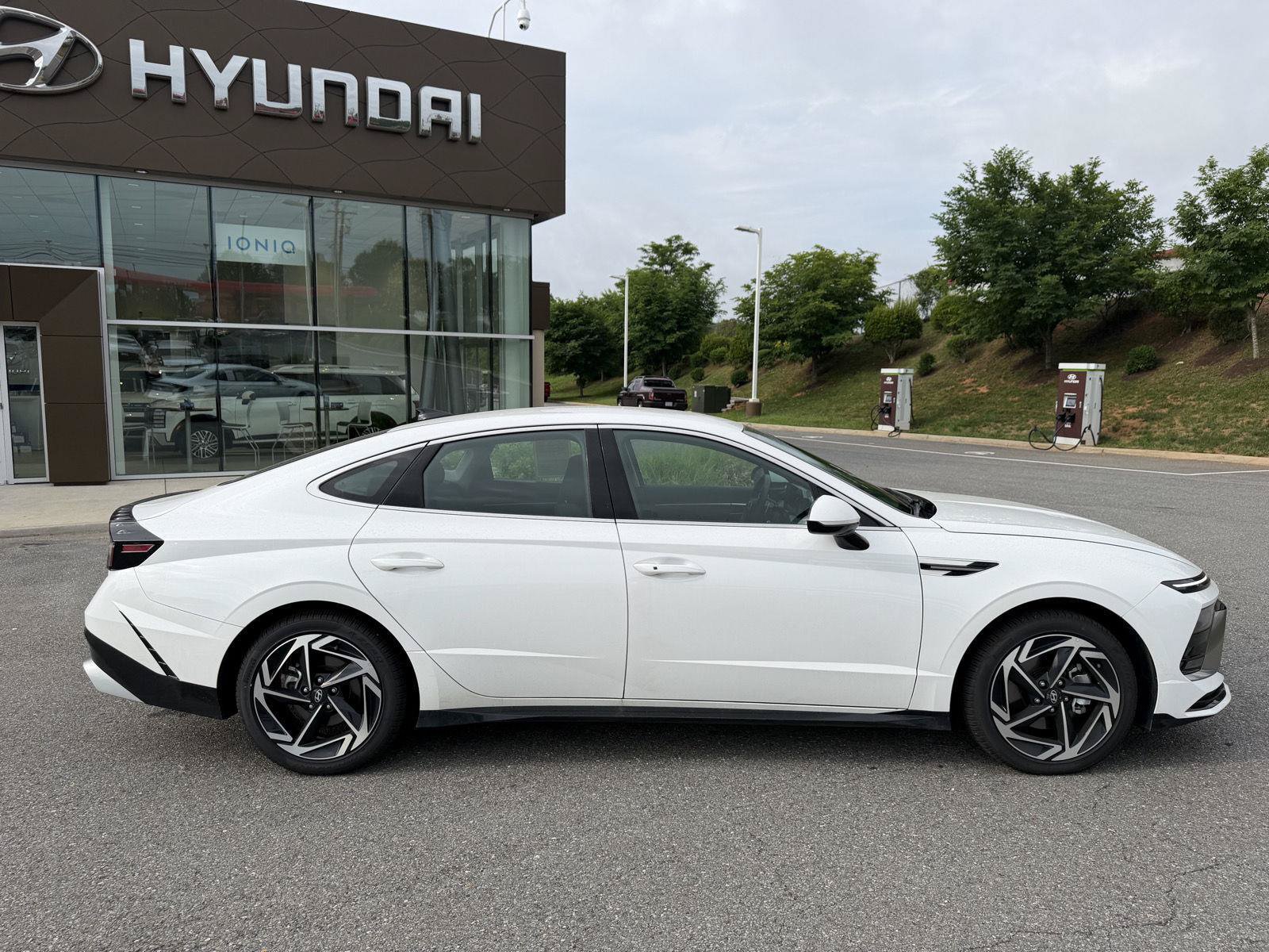 Certified 2026 Hyundai Sonata SEL AWD/4WD image 14
