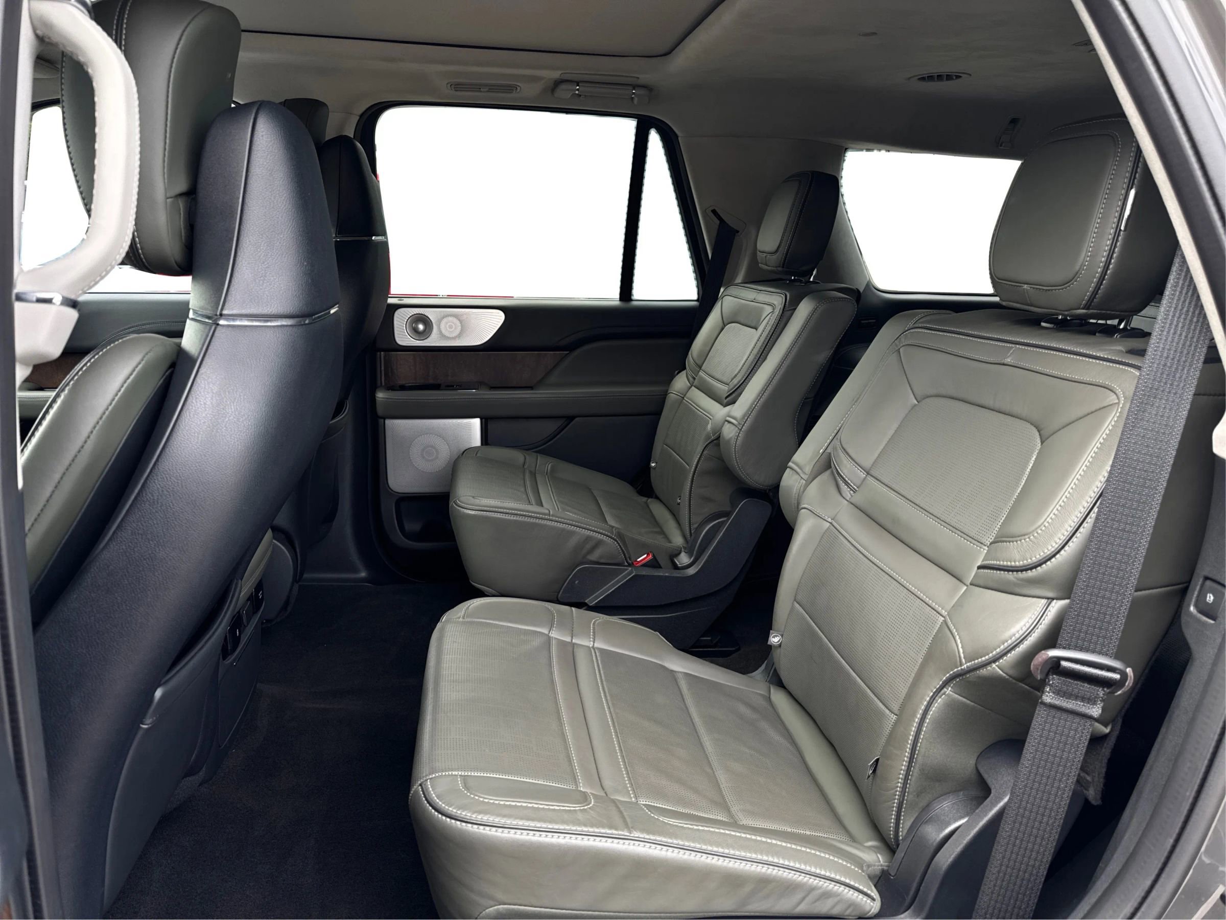 Used 2022 Lincoln Navigator Black Label image 2