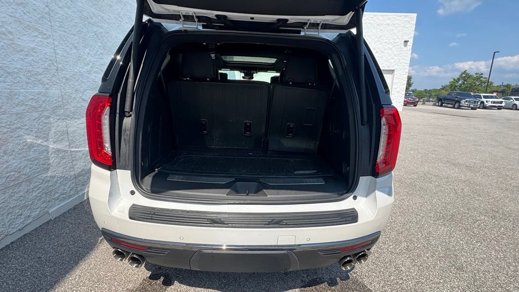 Used 2024 GMC Yukon Denali Ultimate AWD/4WD image 5