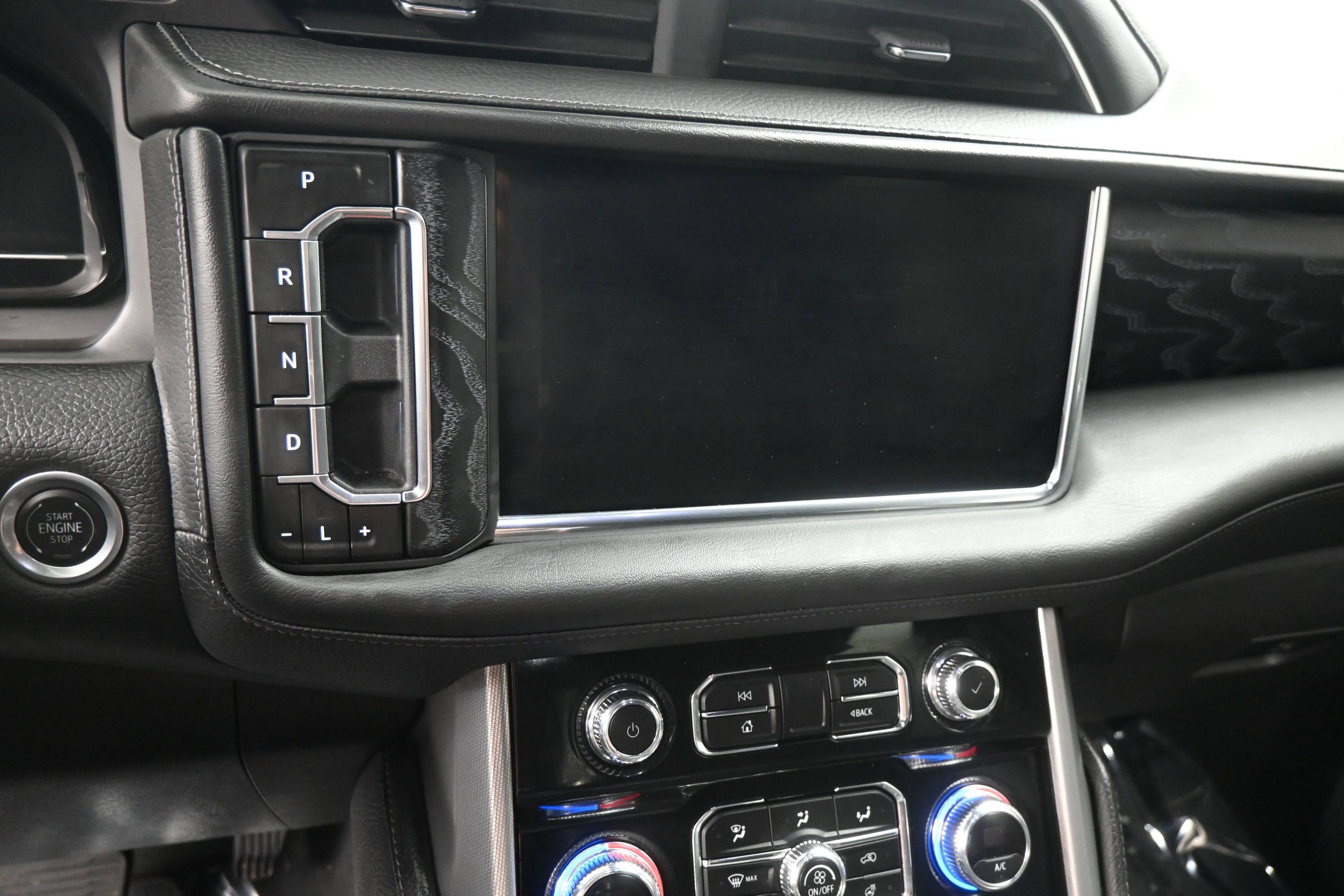 Used 2024 GMC Yukon XL Denali w/ Advanced Technology Package AWD/4WD image 15