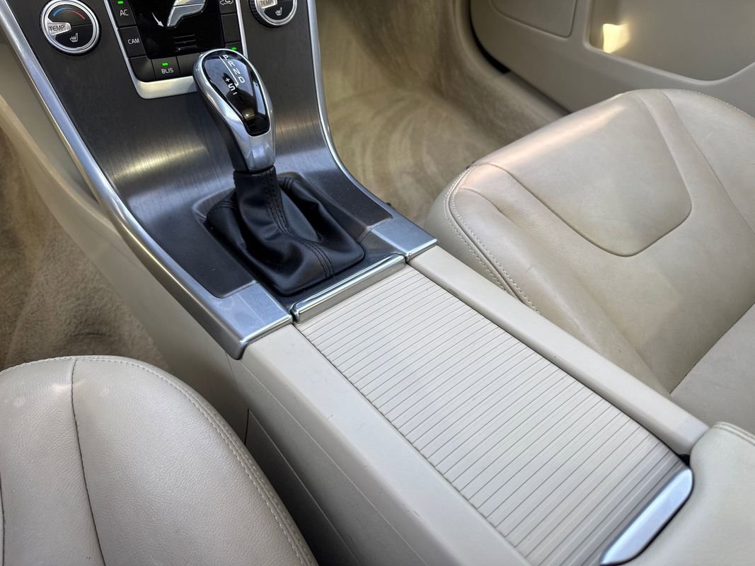 Used 2015 Volvo XC60 T6 w/ Proximity Package image 33