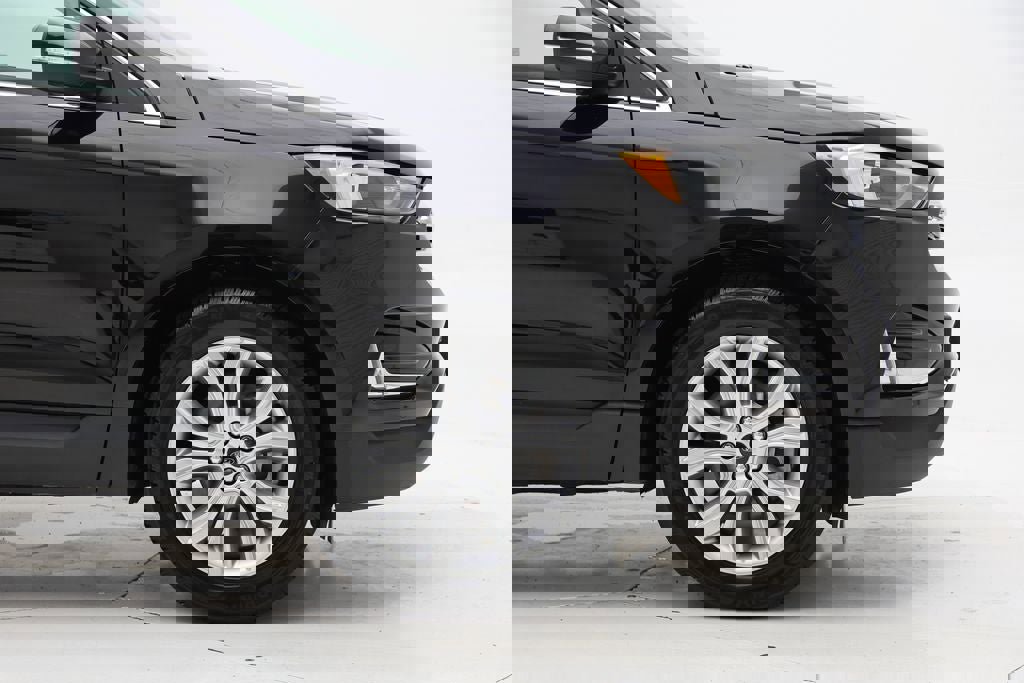 Used 2023 Ford Edge Titanium AWD/4WD image 4