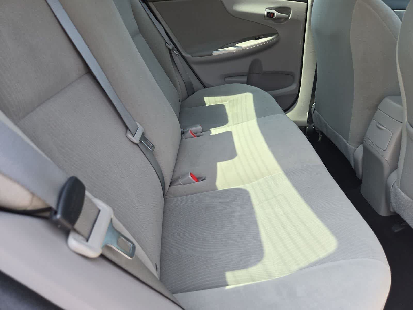 Used 2013 Toyota Corolla LE FWD image 18