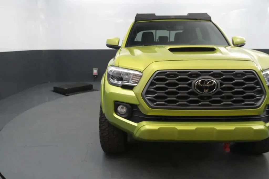 Used 2023 Toyota Tacoma TRD Sport w/ TRD Premium Sport Package AWD/4WD image 9