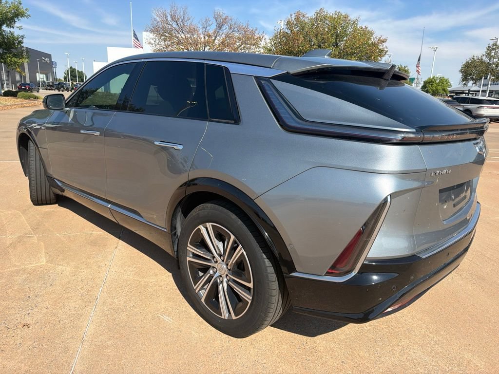 Used 2024 Cadillac Lyriq Luxury AWD/4WD image 2