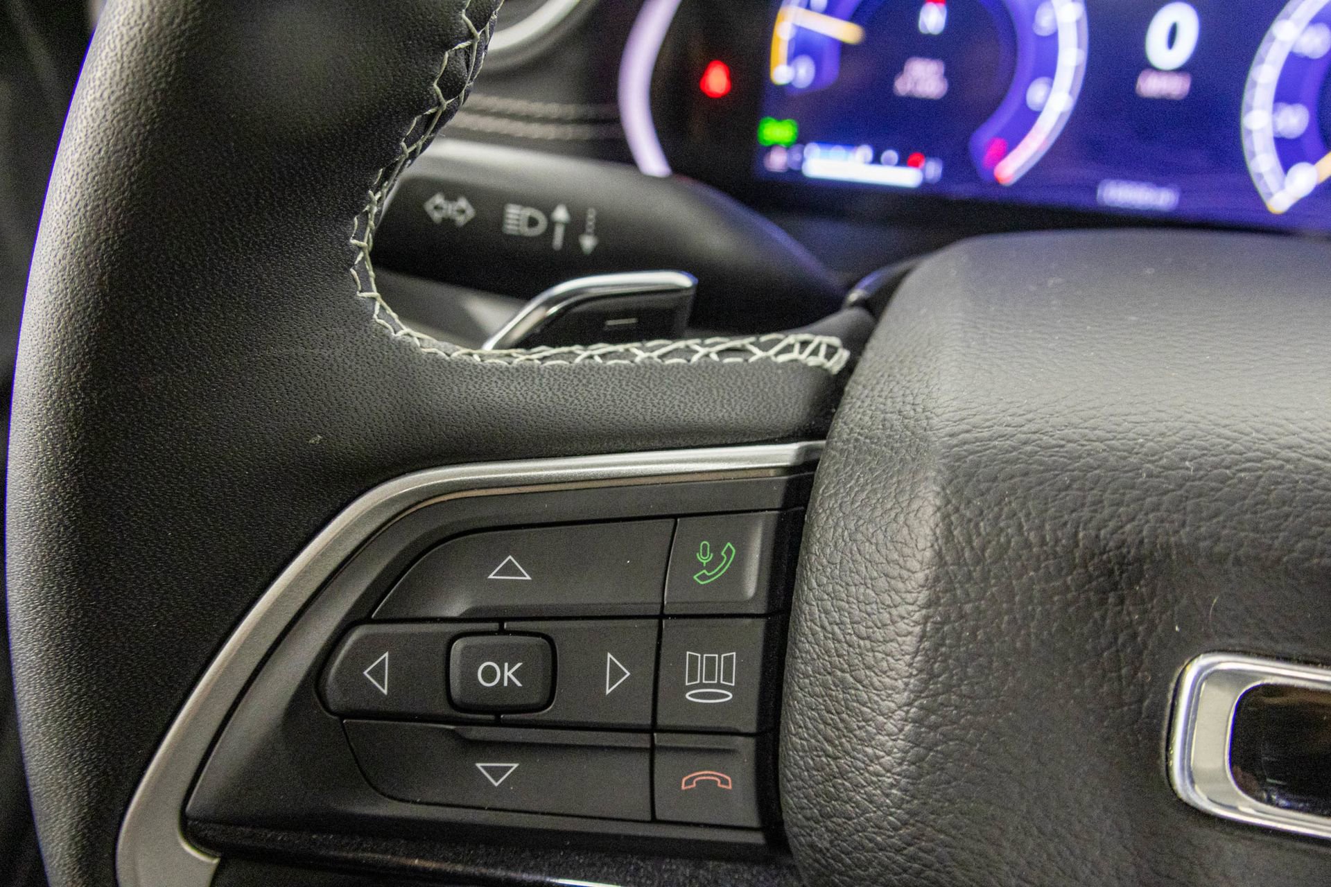 Used 2023 Jeep Grand Cherokee Altitude image 32