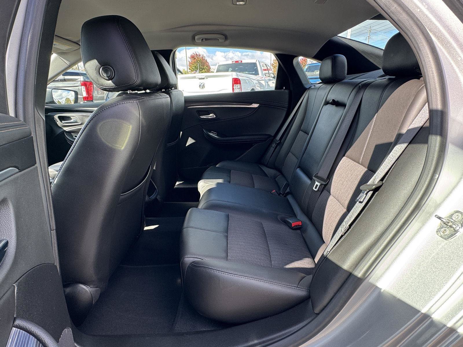 Used 2019 Chevrolet Impala LT FWD image 29