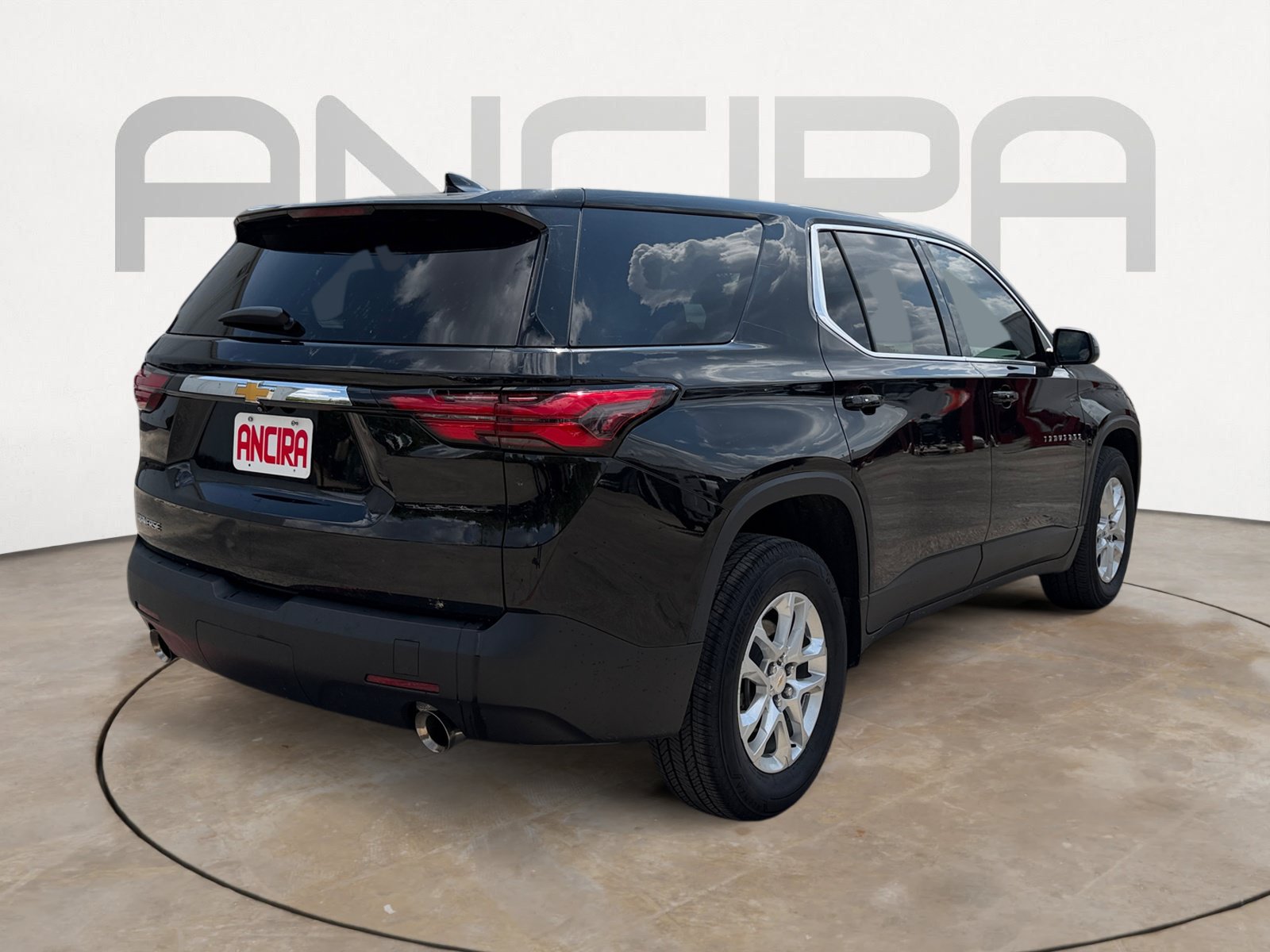 Used 2023 Chevrolet Traverse LS FWD image 9