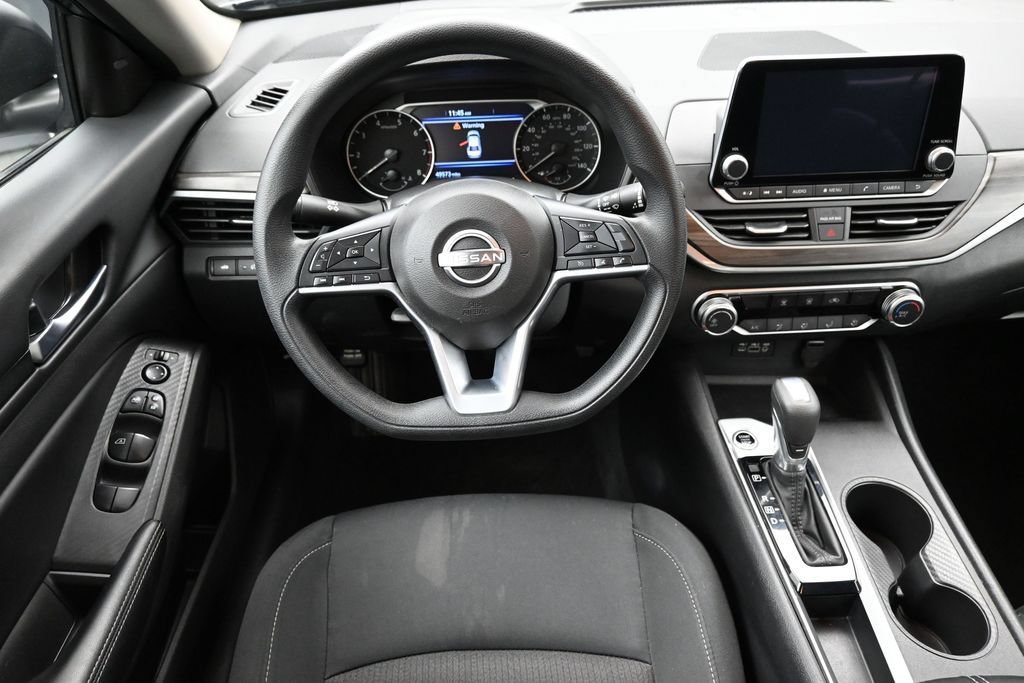 Used 2025 Nissan Altima 2.5 SV FWD image 3