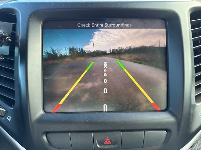 Used 2015 Jeep Cherokee Limited w/ Luxury Group image 13