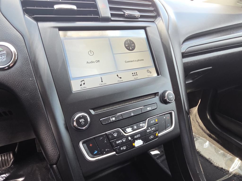 Used 2018 Ford Fusion SE w/ Equipment Group 201A FWD image 25