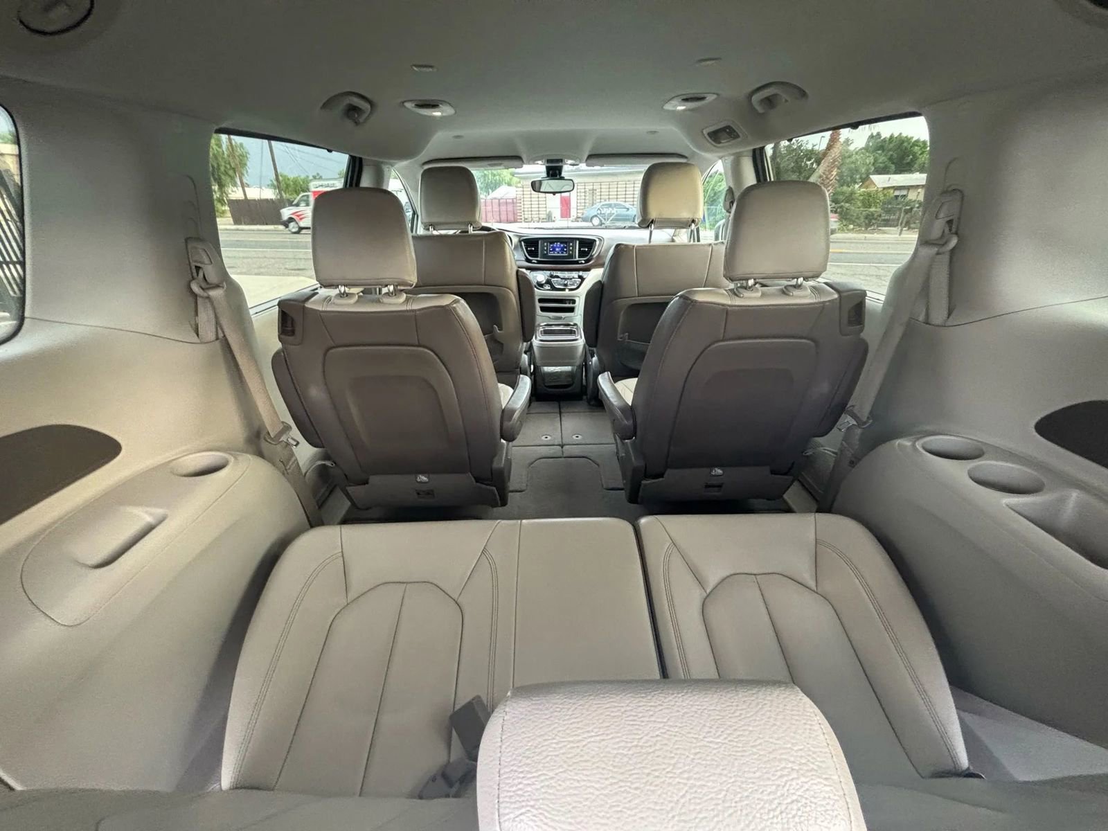 Used 2017 Chrysler Pacifica Touring-L image 24