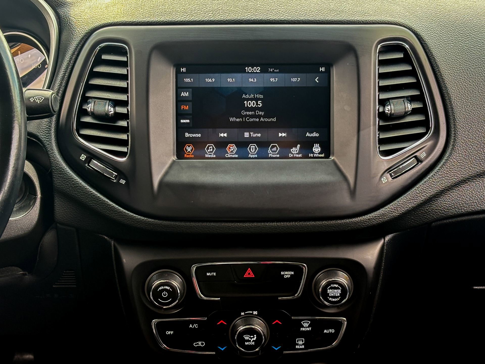 Used 2018 Jeep Compass Latitude w/ Popular Equipment Group FWD image 24