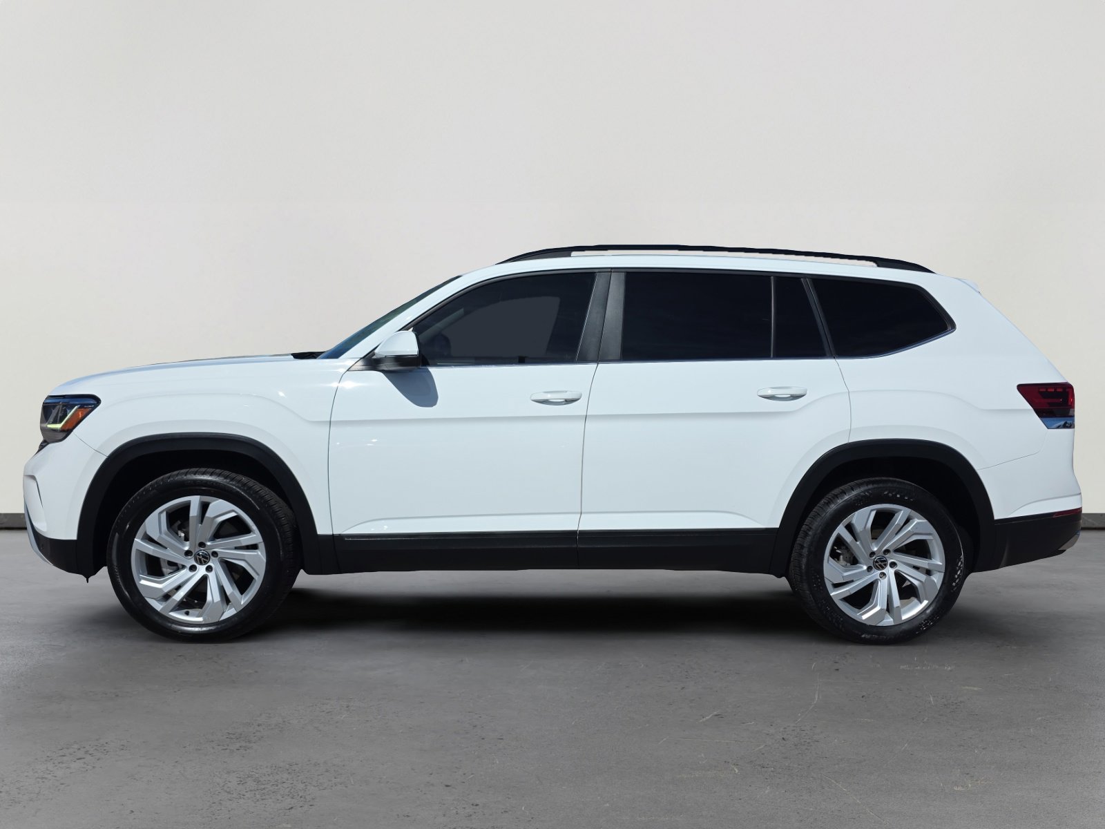 Used 2022 Volkswagen Atlas SE image 2