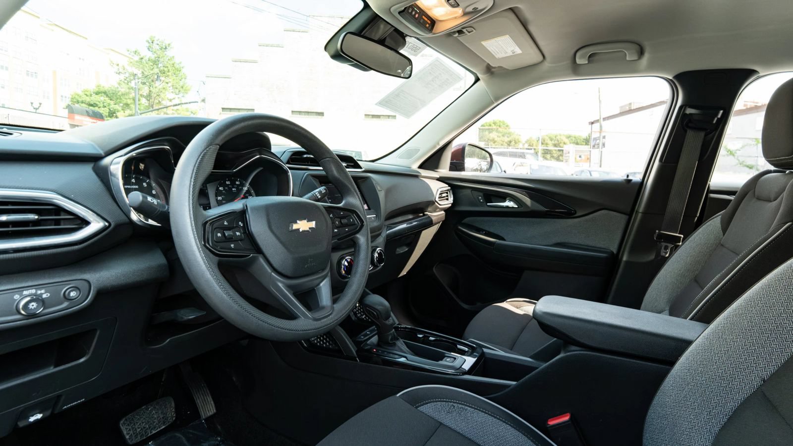 Used 2023 Chevrolet TrailBlazer LT FWD image 27