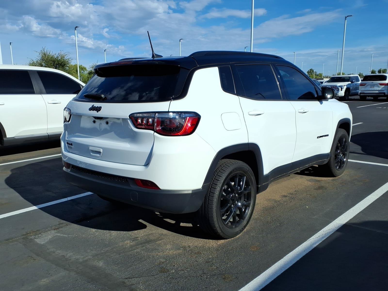 Used 2023 Jeep Compass Latitude w/ Convenience Group AWD/4WD image 4