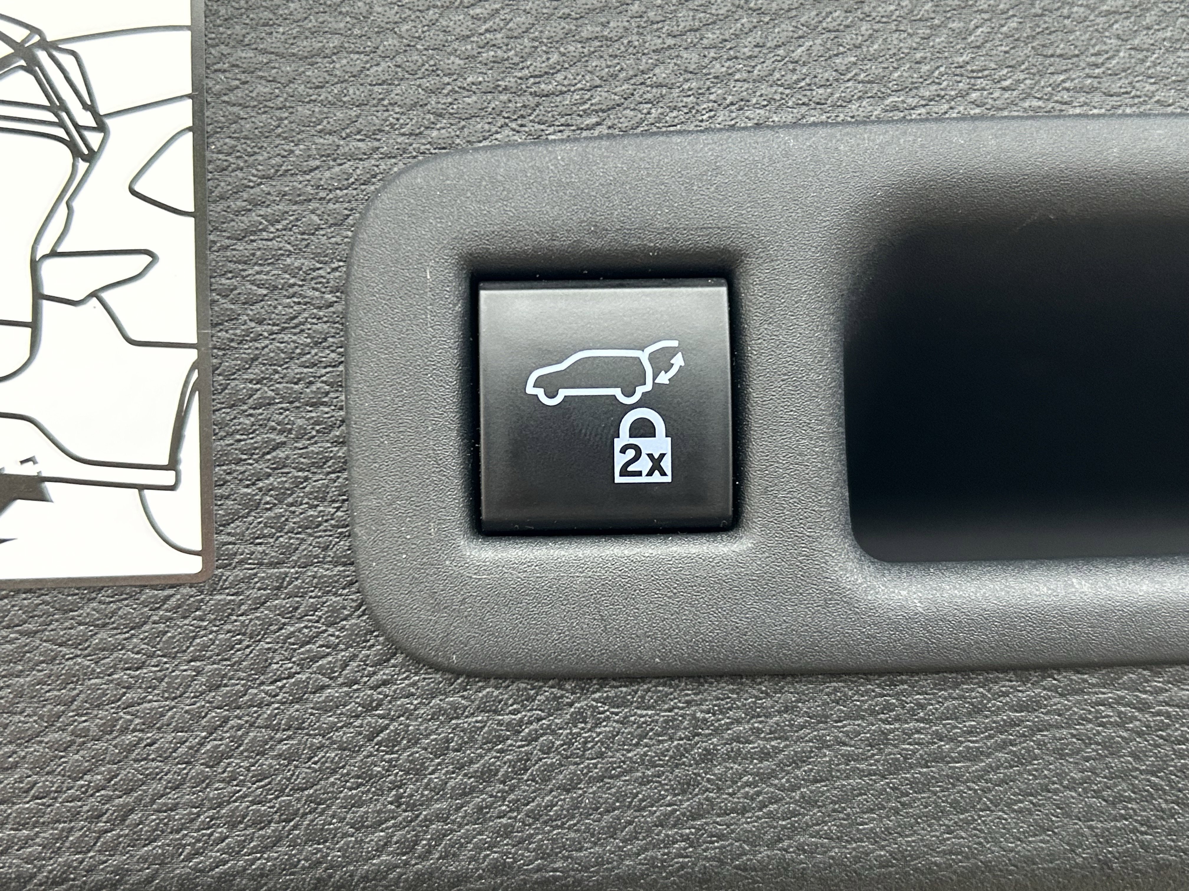 Certified 2024 Toyota Sienna XLE FWD image 24