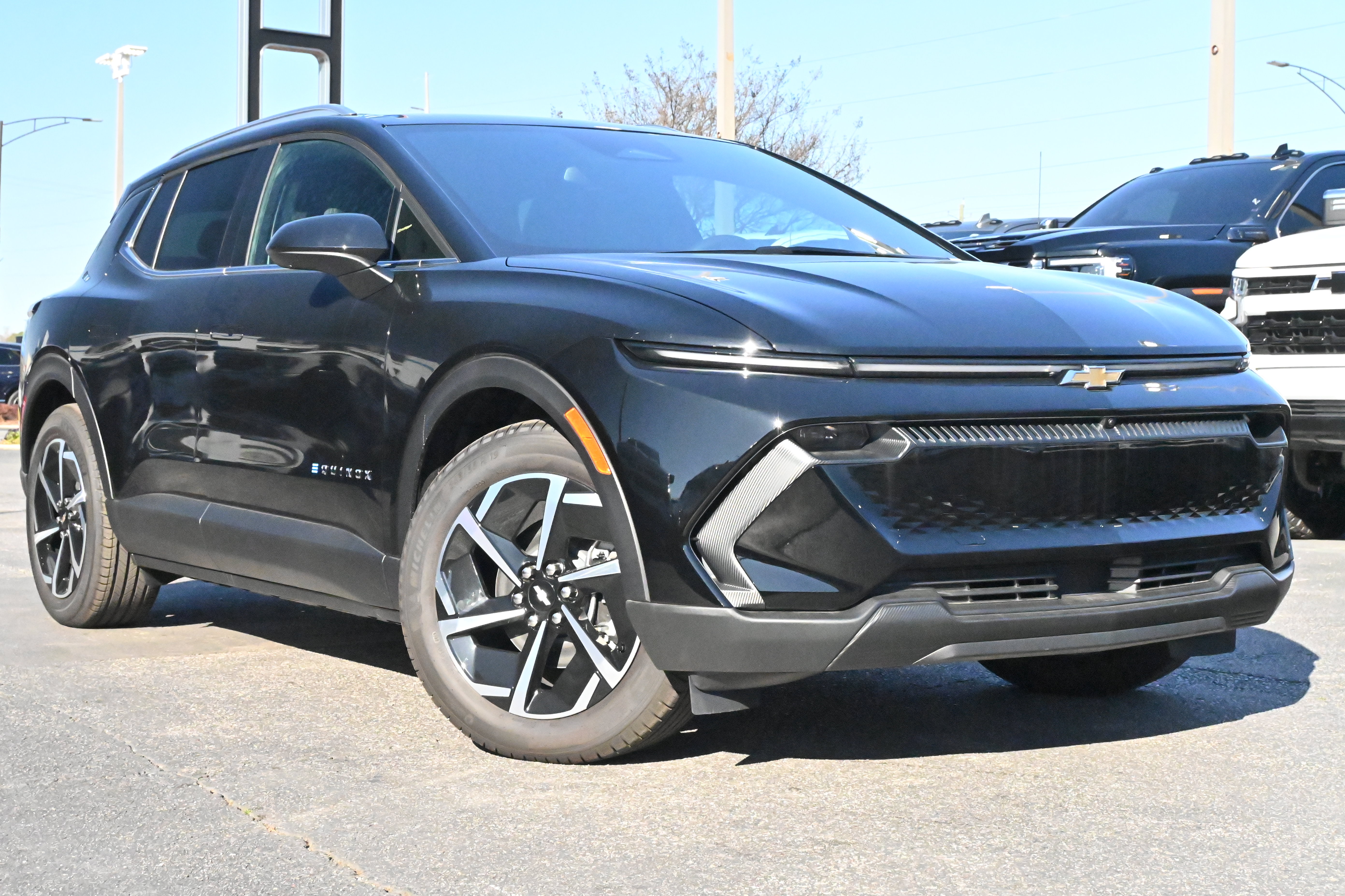 New 2026 Chevrolet Equinox EV LT FWD image 2