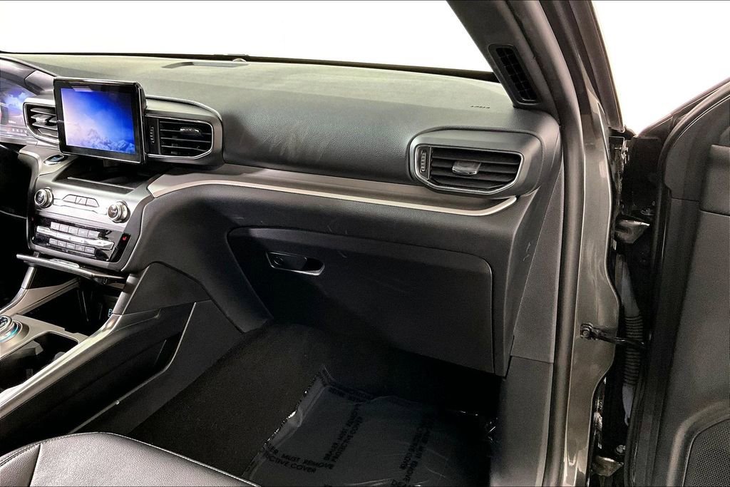 Used 2020 Ford Explorer XLT w/ Equipment Group 202A image 16