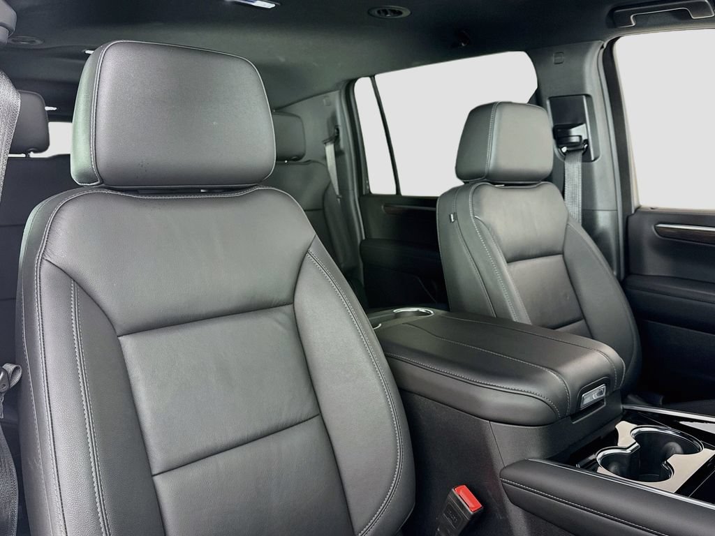 Used 2025 Chevrolet Suburban LT w/ Comfort Package RWD image 16