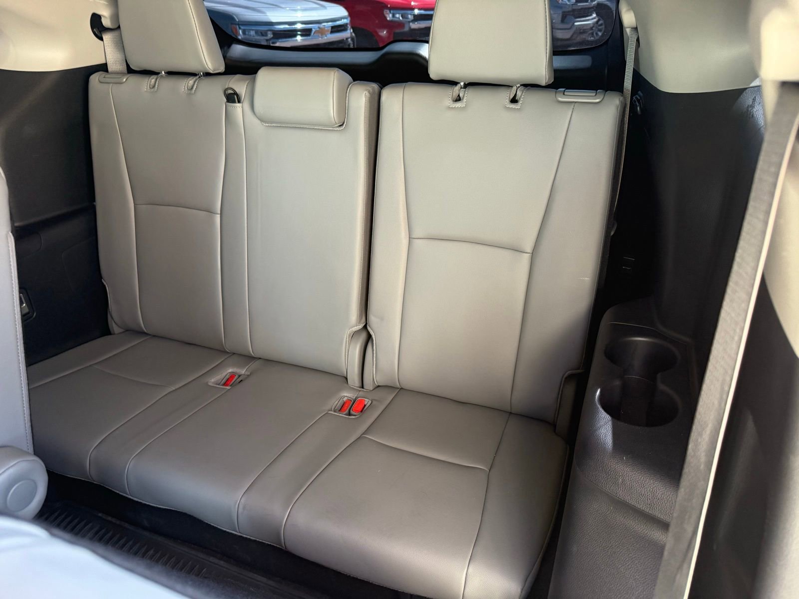 Used 2024 Toyota Highlander XLE AWD/4WD image 41