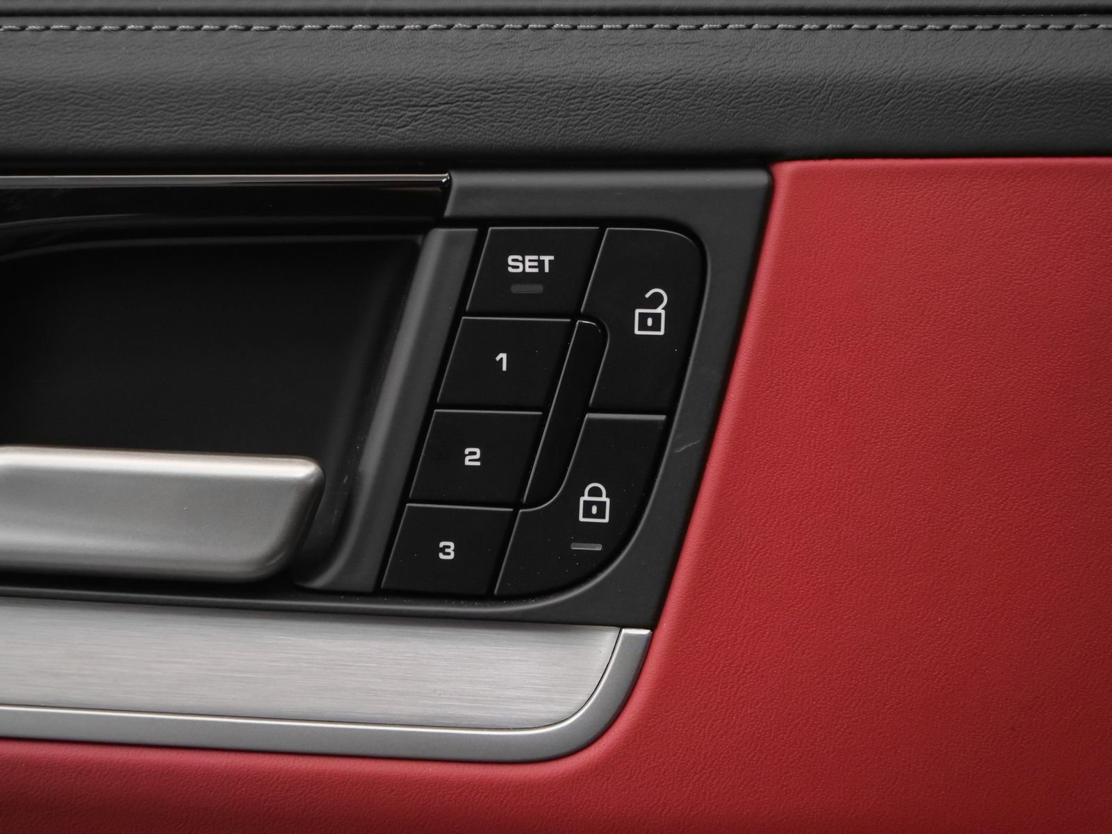 Certified 2025 Porsche Cayenne E-Hybrid image 32