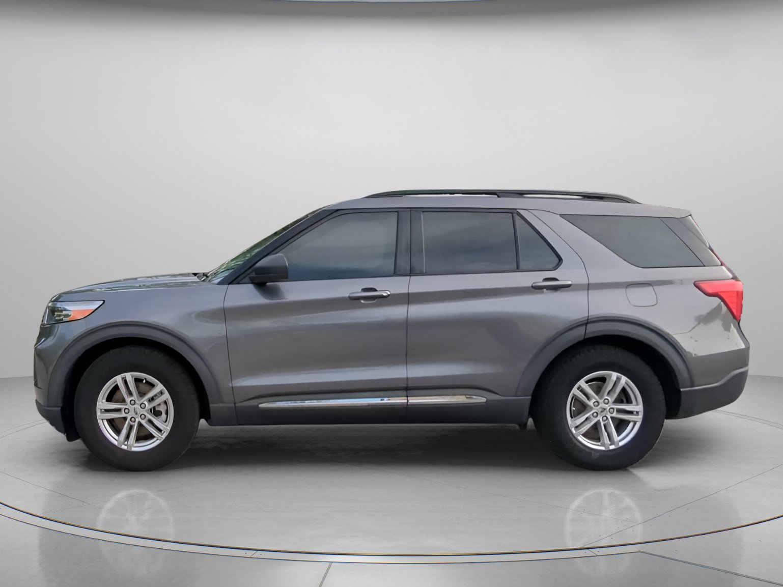 Certified 2021 Ford Explorer XLT RWD image 16