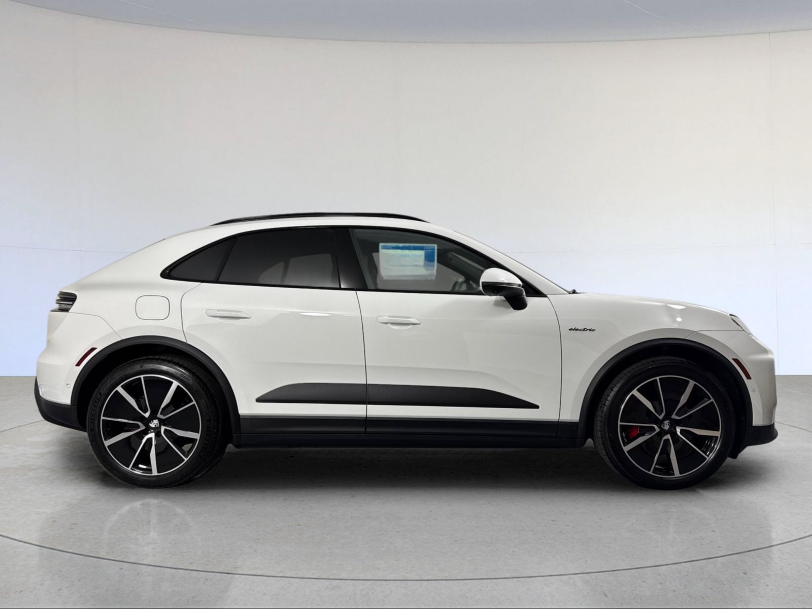 New 2026 Porsche Macan 4S Electric AWD/4WD image 9