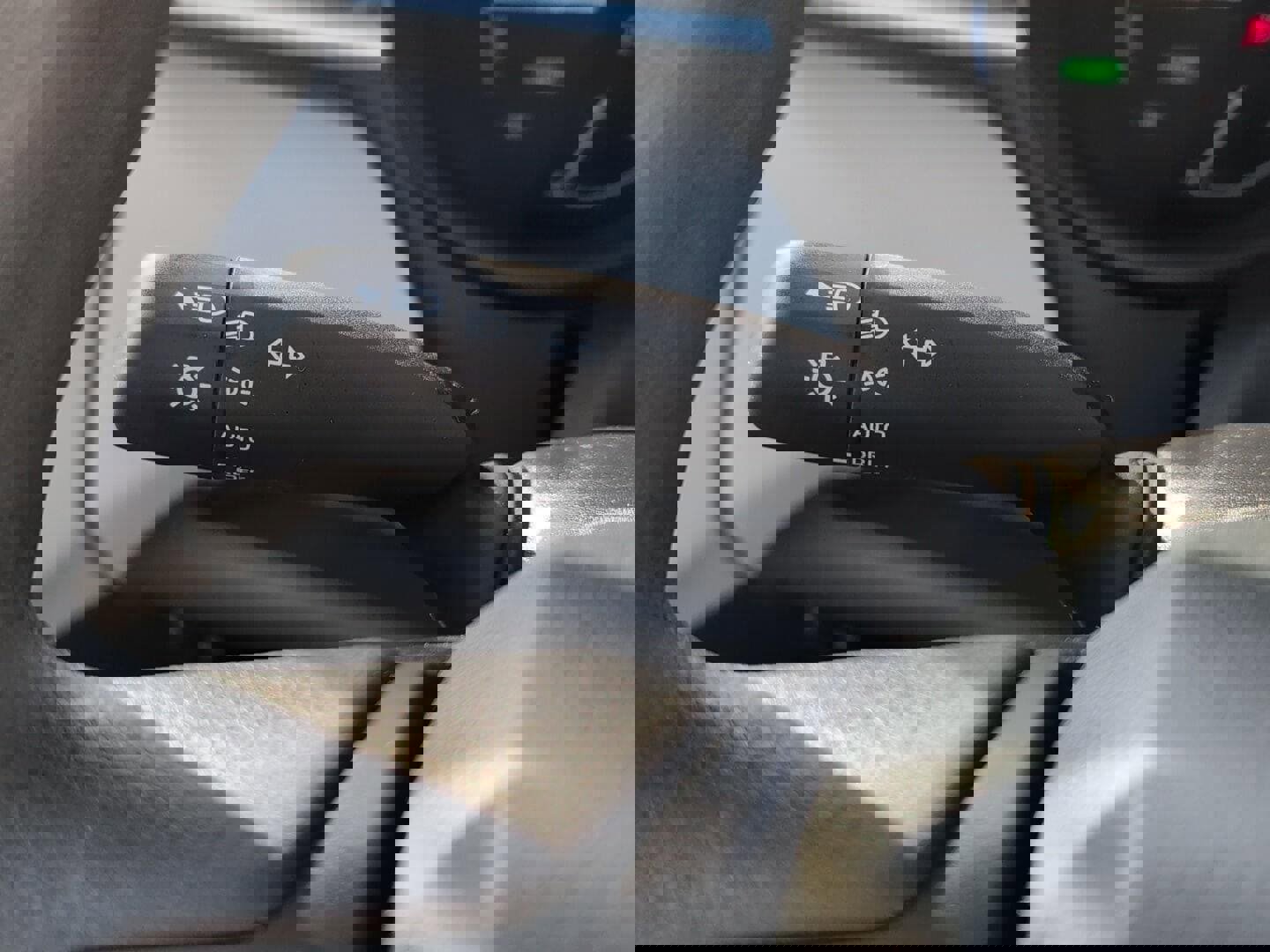 Used 2025 Toyota Sienna LE image 29